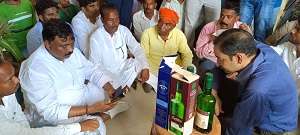 कार्य के समय शराब पीना BDO को पड़ा महंगा, विधायक ने लगाई जमकर फटकार