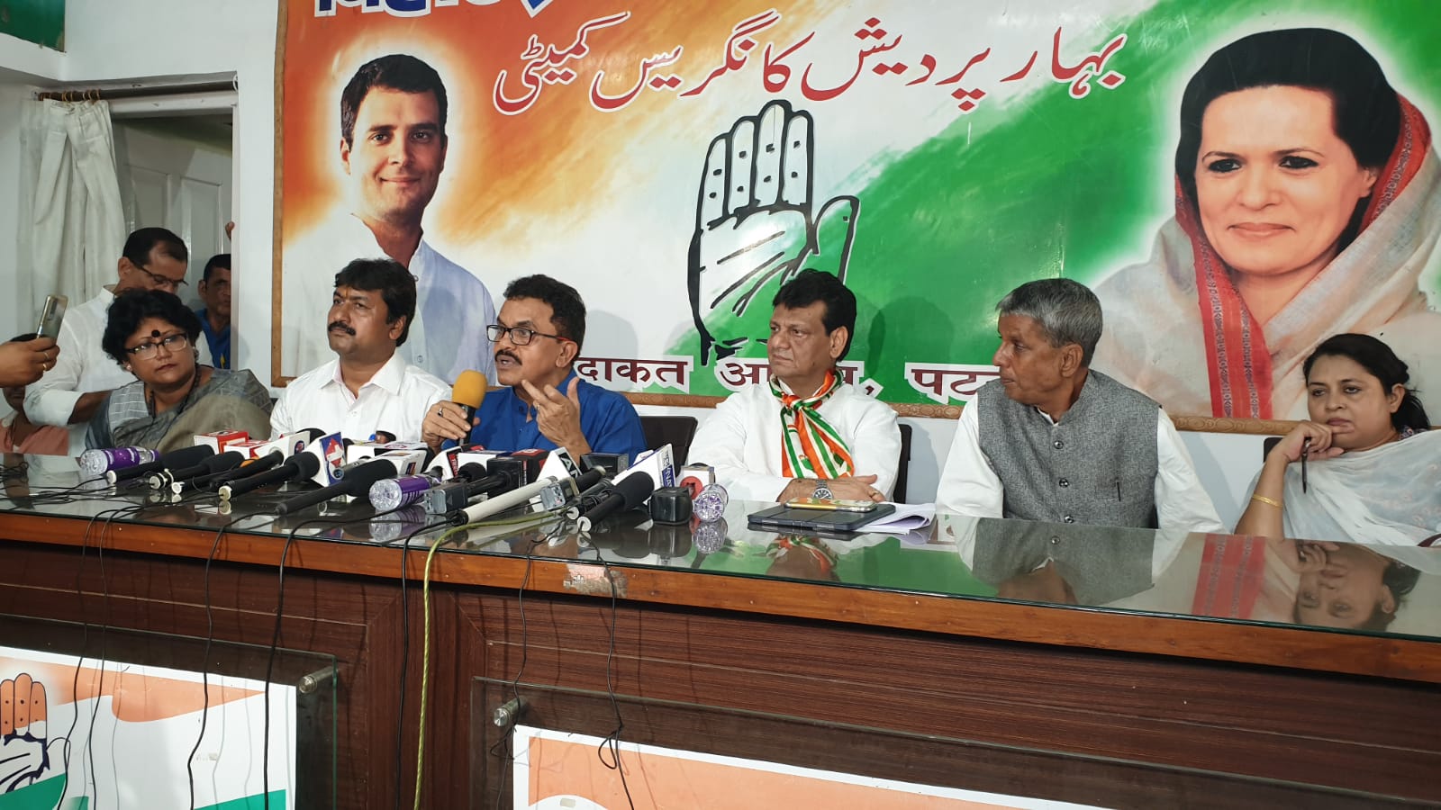 कांग्रेस ने बीजेपी पर साधा निशाना, कहा - आखिर आतंकवाद और बीजेपी का रिश्ता क्या कहलाता है ?  