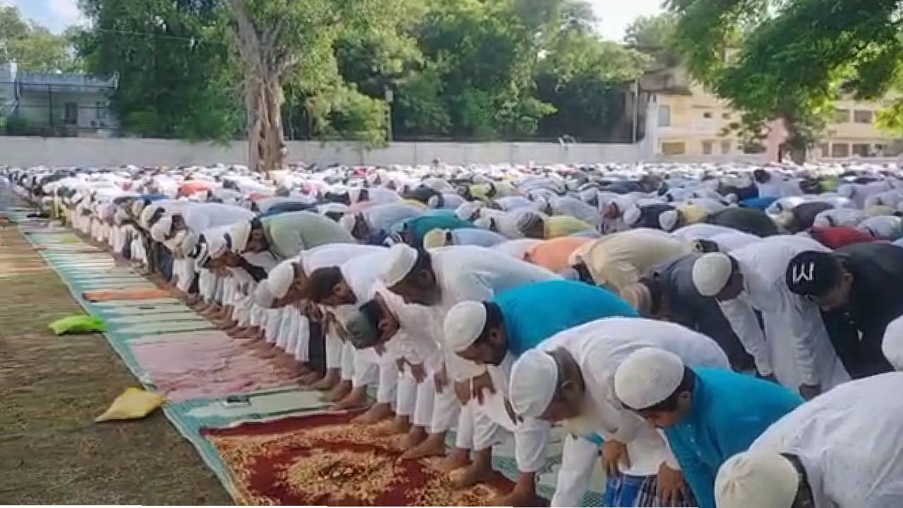 राज्य में धूमधान से मनाया जा रहा कुर्बानी का त्योहार,  मस्जिदों में अदा की गई ईद-उल-अजहा की नमाज