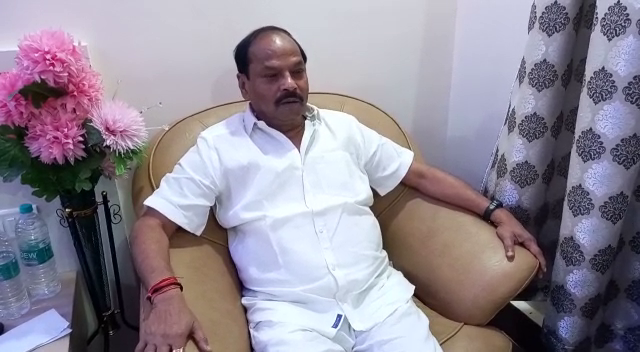 सीएम हेमंत सोरेन पर पूर्व सीएम रघुवर दास ने फिर साधा निशाना, कहा- आबुआ राज्य का बबुआ सीएम