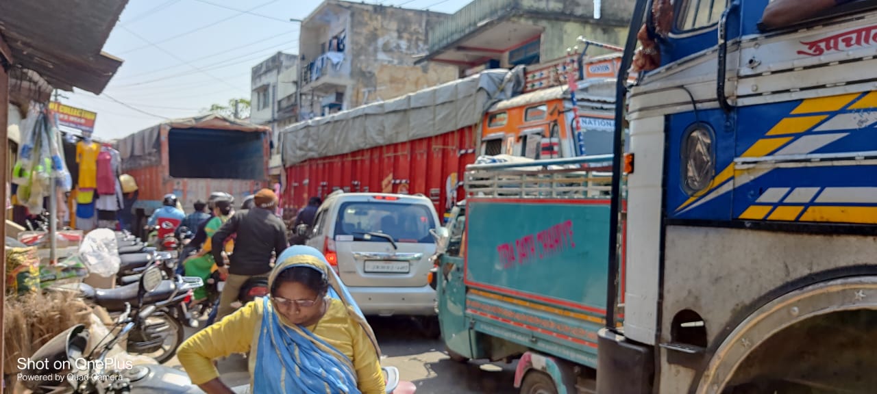जाम के कारण एक्सीडेंट का ब्लैक स्पॉट बन गया है गोविंदपुर , एनएच अधिकारियों ने किया निरीक्षण