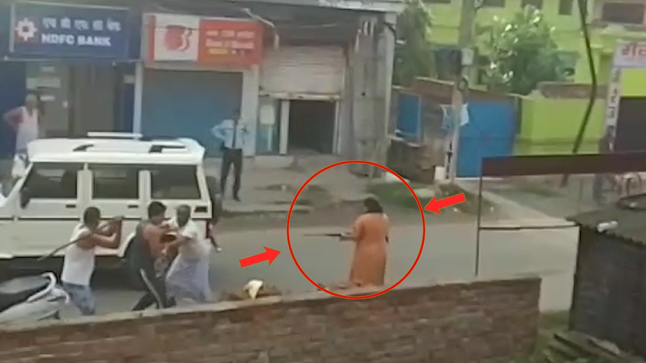 बिनोद बाबू की पौत्र वधू राइफल लेकर उतरी सड़क पर, पड़ोसियों से मारपीट का आरोप, जानिए क्या है मामला