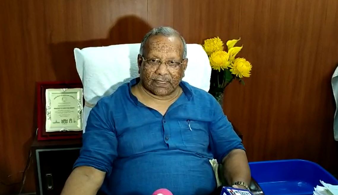 अटल बिहारी की प्रतिमा लगाने को लेकर बीजेपी नेताओं ने डिप्टी सीएम को सौंपा ज्ञापन