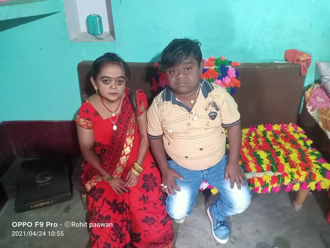 ढाई फ़ीट के बौने दम्पति ने 5 फ़ीट के चोर को पकड़ जम कर की पिटाई, फिर पुलिस को सौंपा , वीडियो वायरल