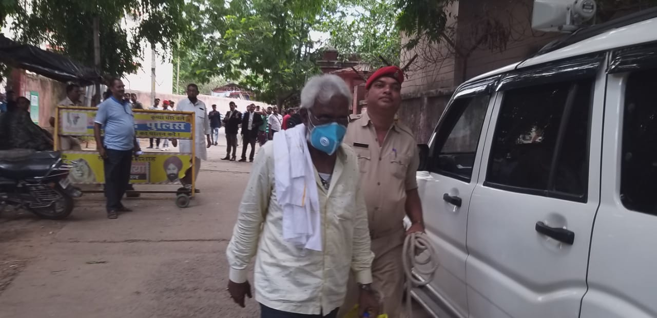 वासेपुर के गैंगस्टर प्रिंस खान के पिता ने कोर्ट में किया सरेंडर, गए जेल