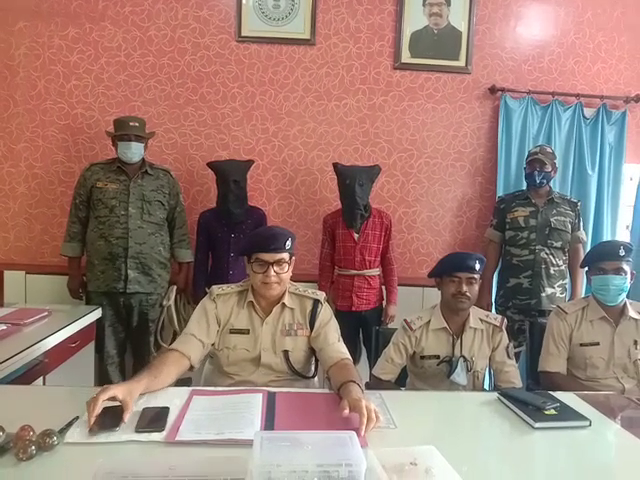 SARAIKELA: चोरी के आभूषण गड्ढा खोदकर जमीन में छुपा दिये थे, दो चोर गिरफ्तार