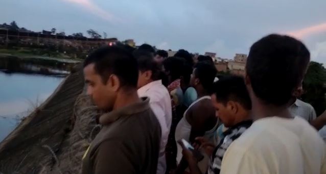 धोने के दौरान फिसल गया पैर, एक दोस्त को बचाने कूद गए तालाब में दो लड़के- गई तीनों की जा'न