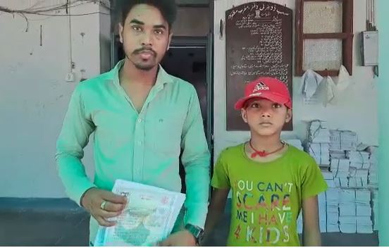 वाह रे शिक्षक! 9 साल के बच्चे का भविष्य कर दिया चौपट, ठप हुई पढ़ाई, परिजन लग रहे गुहार