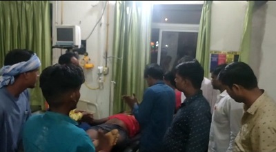 शौचालय टंकी साफ करने के दौरान पति-पत्नी की मौ'त, डॉक्टरों के साथ ग्रामीणों ने की मार'पीट