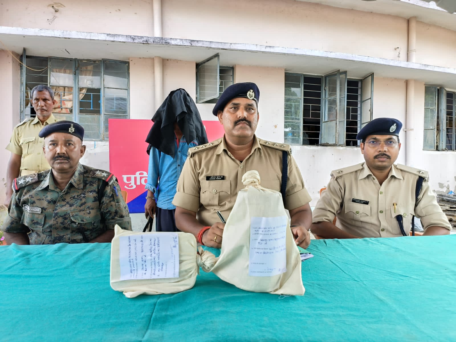 BREAKING : नशा तस्करों के खिलाफ चतरा पुलिस की बड़ी सफलता, डोडा और अफीम के साथ एक गिरफ्तार