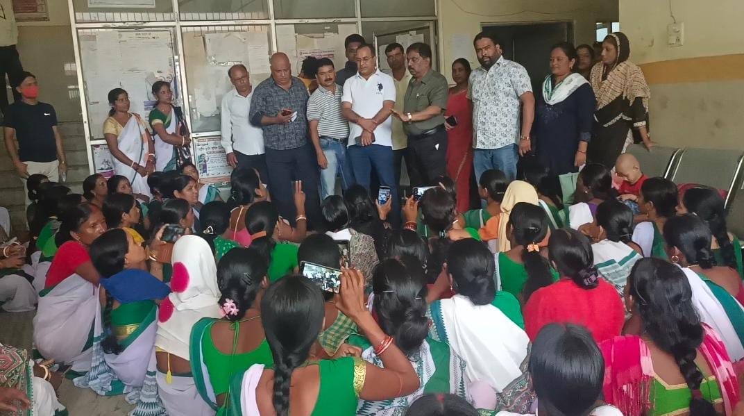 सहिया के साथ मारपीट का मामला सिविल सर्जन के पास पहुंचा, डॉक्टर के खिलाफ कार्रवाई की मांग