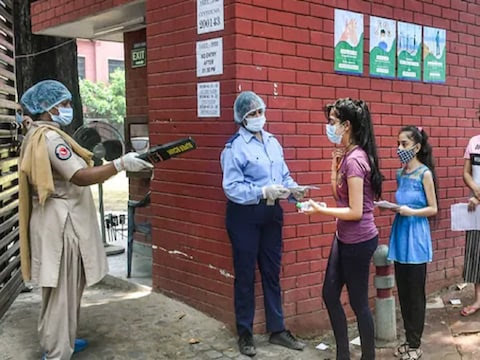 NEET की लड़की परीक्षार्थियों के इनर वीयर मामले में 5 महिलाएं गिरफ्तार