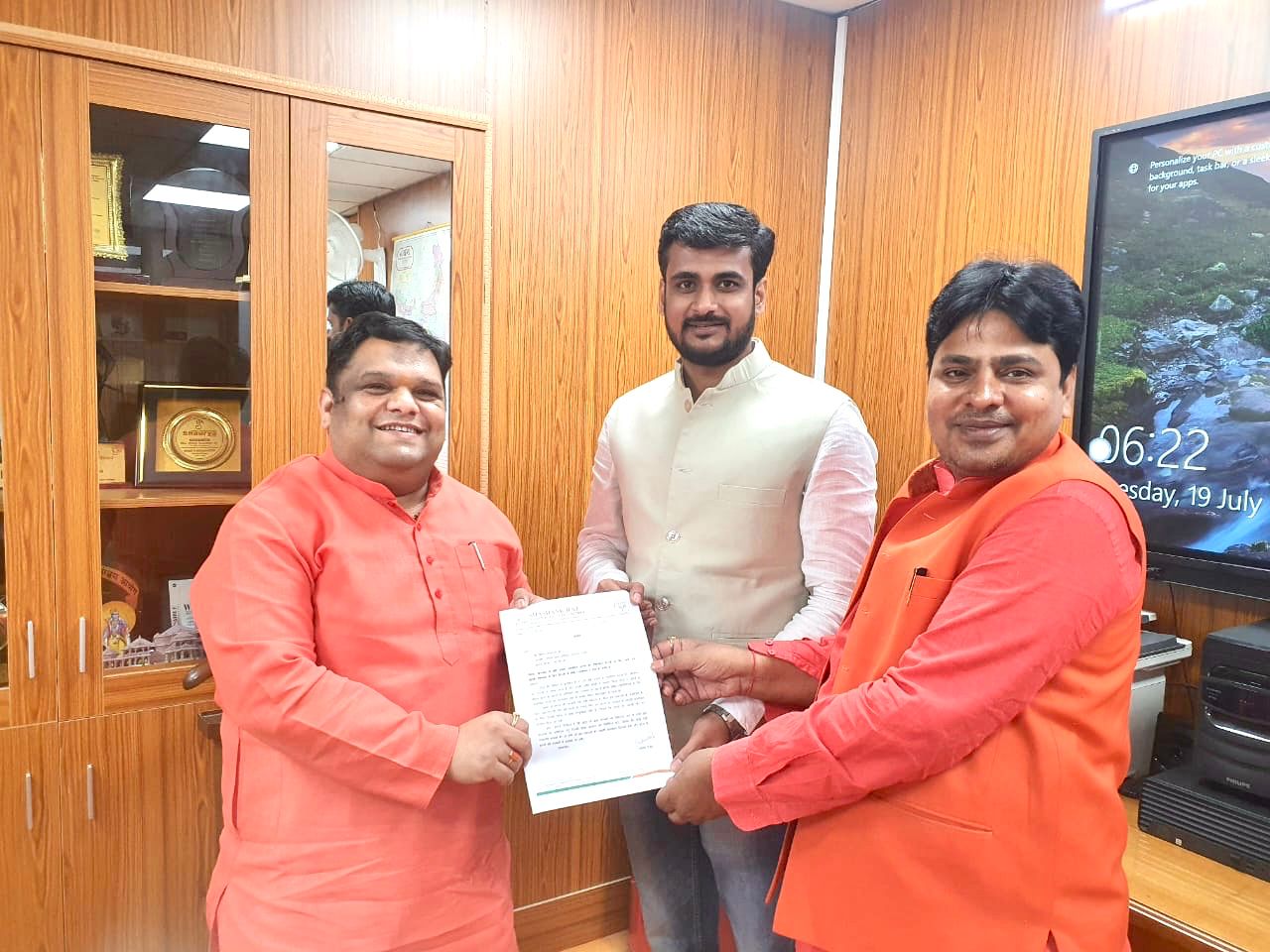 ट्रैफिकिंग रोकने के लिए फ़र्ज़ी कंसल्टेंसी पर लगे पाबंदी, बाल अधिकार संरक्षण आयोग के अध्यक्ष से  मिले भाजपा नेता