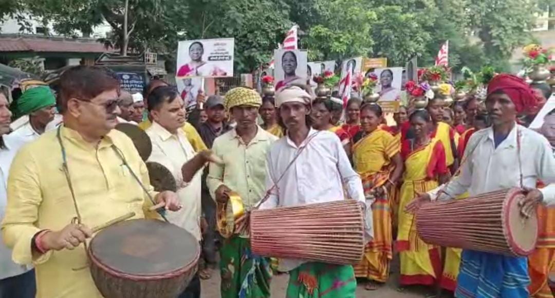 द्रौपदी मुर्मु के राष्ट्रपति बनने पर धनबाद में खुशी का माहौल