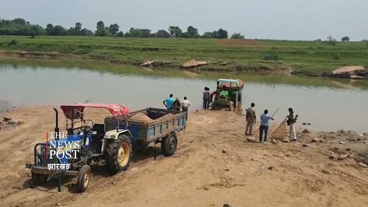 दिन के उजाले में बेखौफ बालू का अवैध उत्खनन और तस्करी जारी, छापामारी कर औपचारिकता निभा रहा विभाग