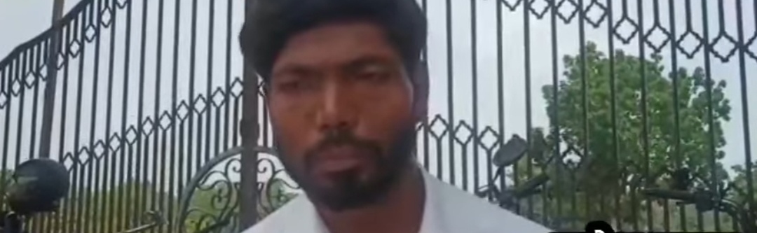 दुमका और रांची के बीच झूल रहे सिद्धो-कान्हो यूनिवर्सिटी के दिव्यांग शिक्षक राजेश, क्या है मामला पढ़िए