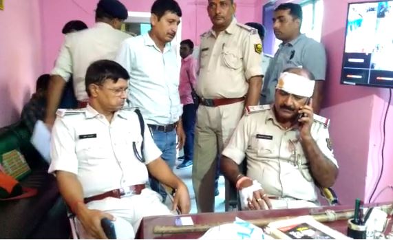 पटना: जाम हटा रहे पुलिसवाले की कर दी पिटाई  