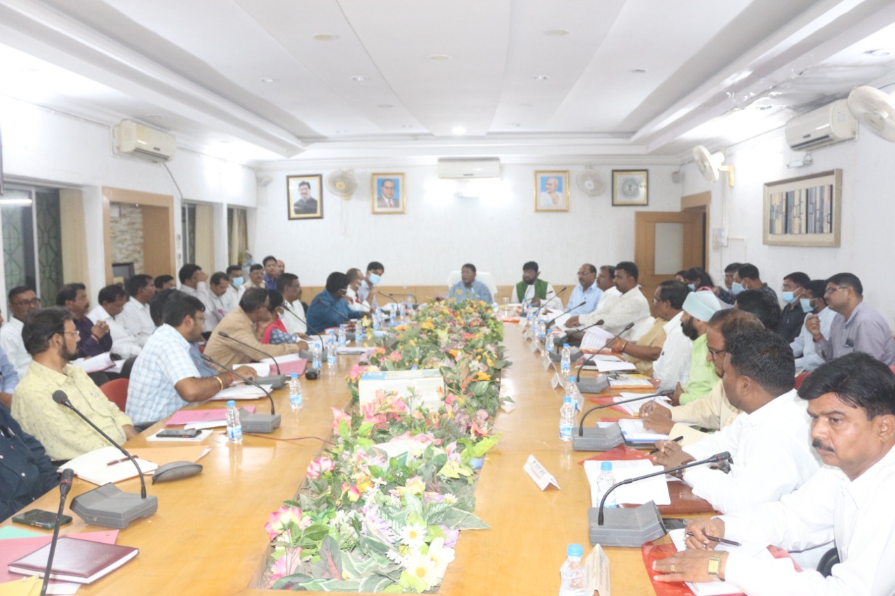 गुमला जिला 20 सूत्री कार्यक्रम क्रियान्वयन समिति की बैठक में वित्त मंत्री रामेश्वर उरांव ने दिए कई निर्देश