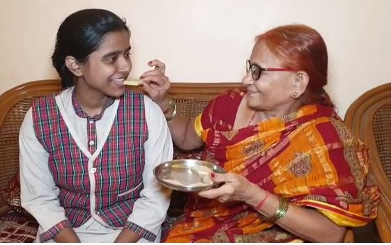 मां के मरने के बाद पापा ने घर से निकाल दिया, नाना-नानी के घर रहकर श्रीजा बनी बिहार की टॉपर