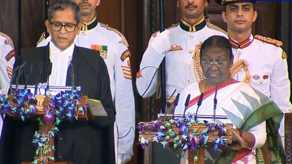 लोकतंत्र की शक्ति ही है कि मैं यहां तक पहुंची- देश की पहली आदिवासी राष्ट्रपति के रूप में शपथ लेने के बाद  द्रौपदी मुर्मू ने कहा