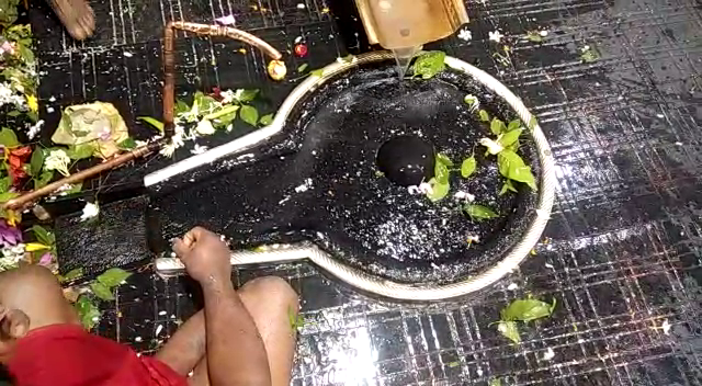 सावन विशेष: दूसरी सोमवारी पर बाबा का जलाभिषेक करने से होती है धन और वैभव की प्राप्ति, जानिए क्या है खास महत्व