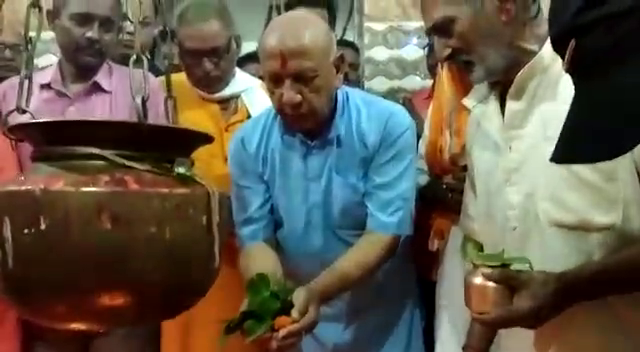 बोल बम के नारों से गूंजी लौहनगरी,  सरजू राय ने किया बाबा को जलार्पण