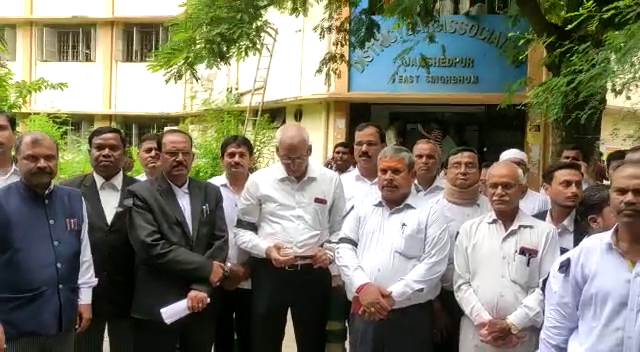 कोर्ट फीस बढ़ाए जाने के विरोध में लोहरदगा और जमशेदपुर के वकीलों ने भी बंद रखा काम