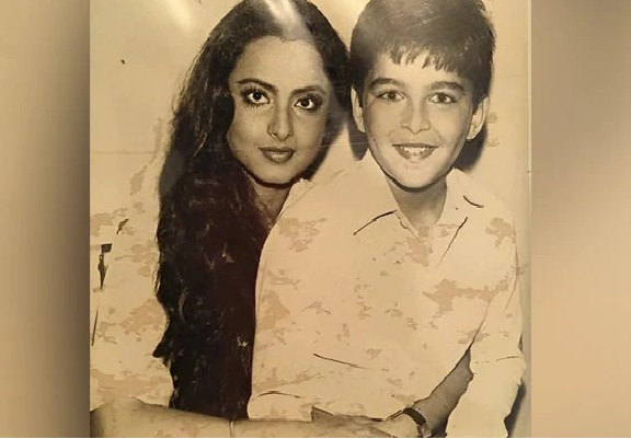 मासूम से बच्चे की रेखा से मोहब्बतें, जानिये आज क्यों वायरल हो रही ये तस्वीर