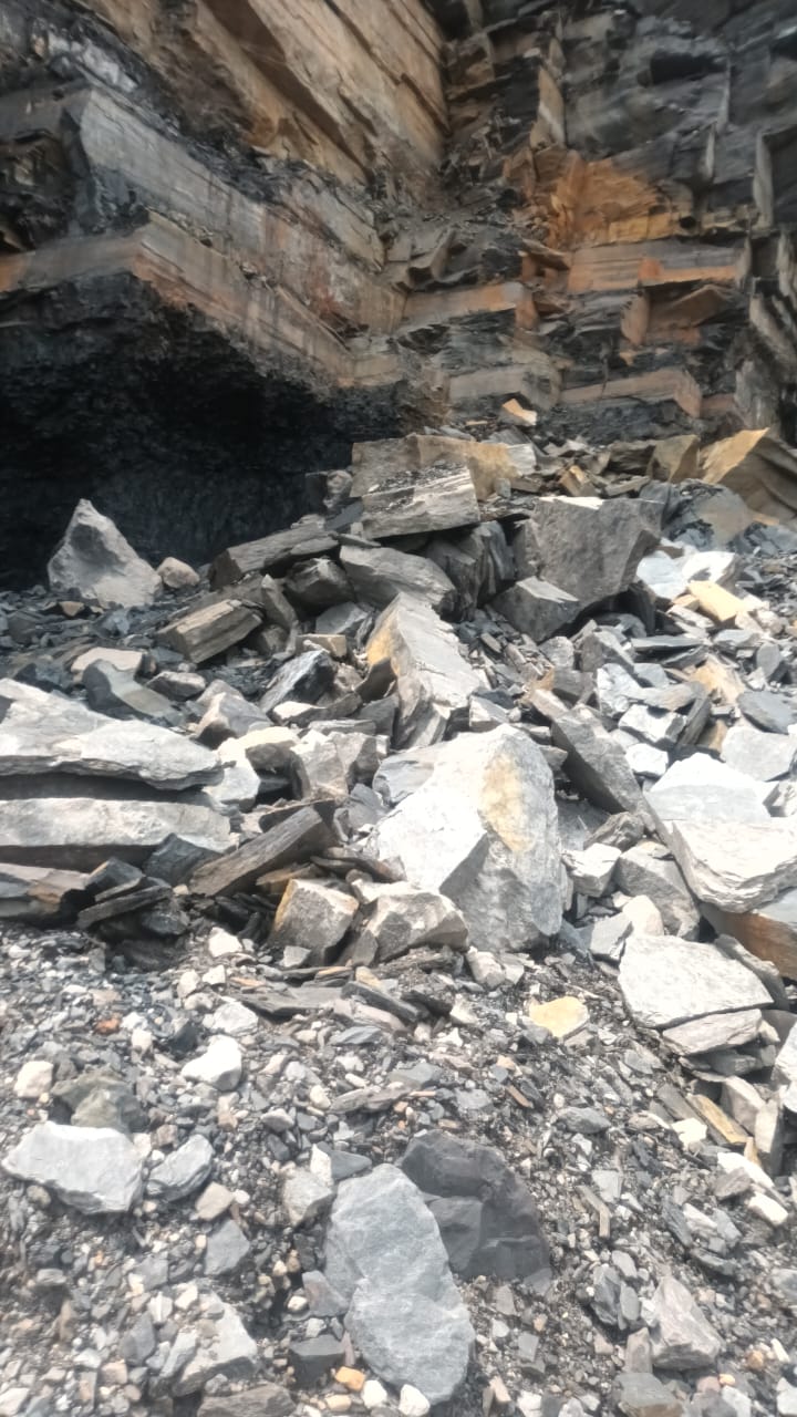 BREAKING :Barora में अवैध माइनिंग वाली चाल धंसी, चार घायल