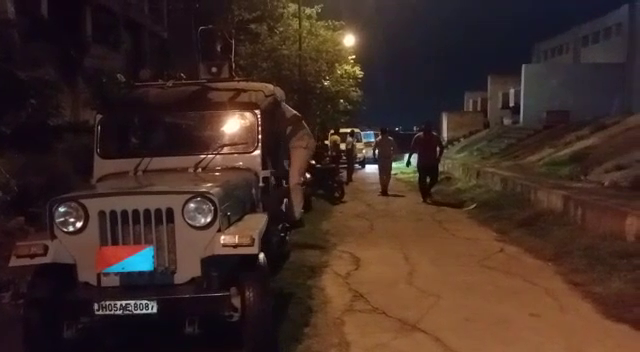 नदी किनारे मिला अज्ञात महिला का श'व, पहचान में जुटी पुलिस