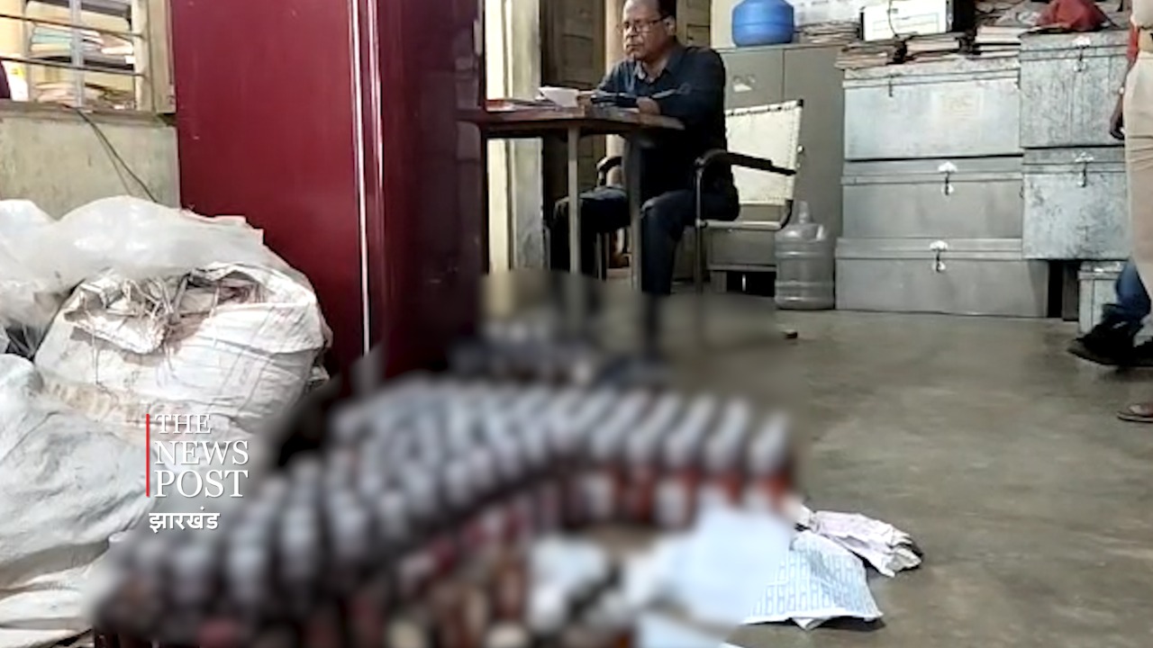 अवैध शराब के कारोबारियों के खिलाफ उत्पाद विभाग की कार्रवाई, 161 बोतल अवैध शराब बरामद