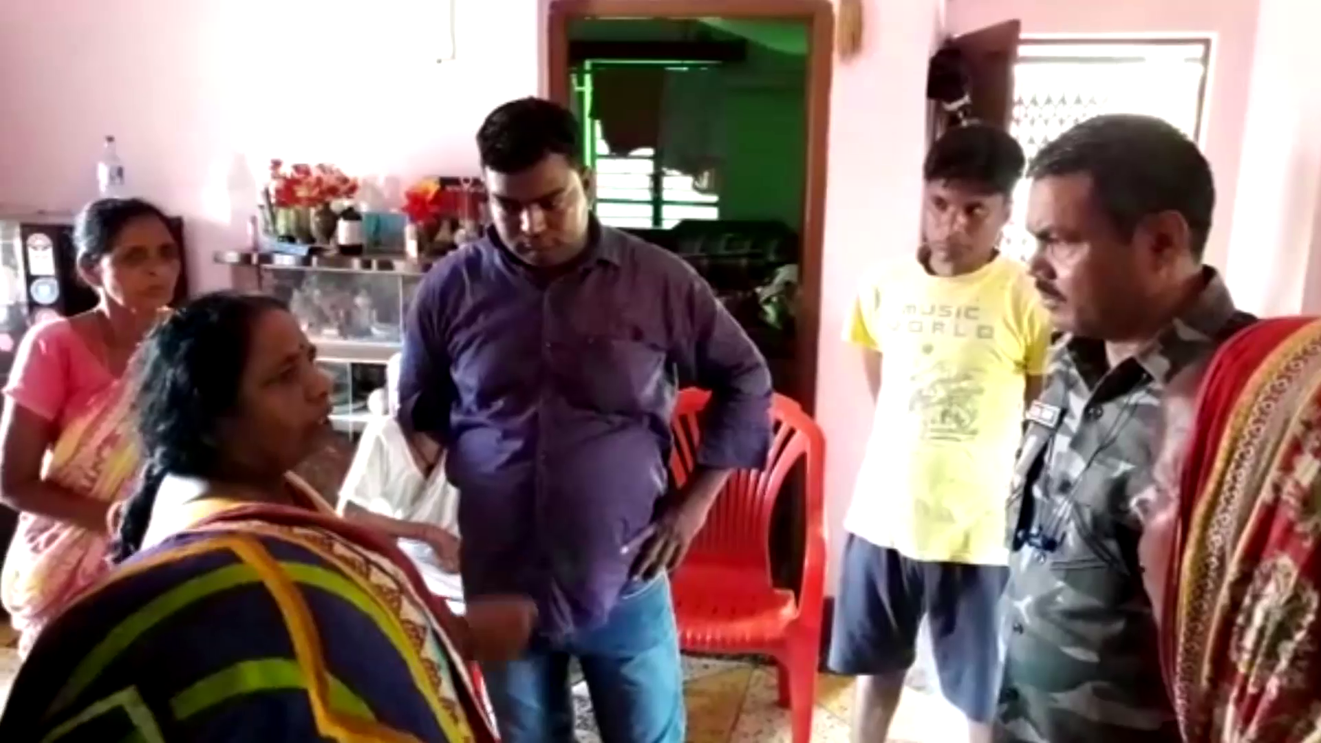 रिटायर अधिकारी इलाज के लिए गए बाहर, घर में घुसकर पत्नी से गहने की कर ली लुटेरों ने छिनतई