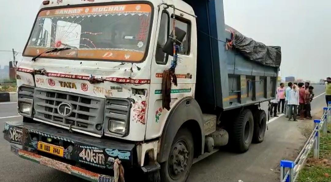 DHANBAD : तोपचांची में बिहार के बाइक सवार युवक की मौ'त