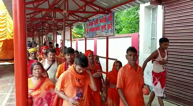 मन में विश्वास लिए चलकर बाबाधाम पहुंचे हैं बुजूर्ग श्रद्धालु