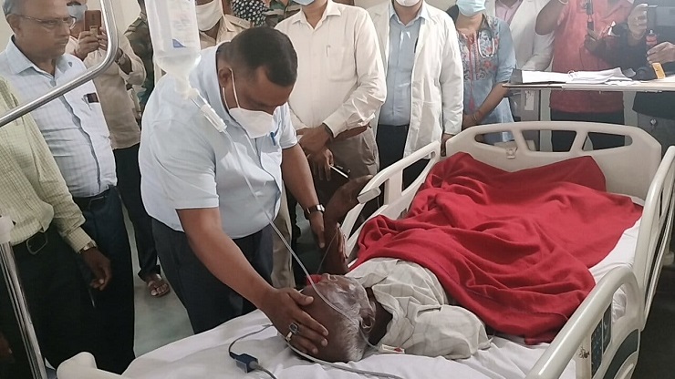 पद्मश्री सिमोन उरांव से मिलने RIMS पहुंचे स्वास्थ्य मंत्री बन्ना गुप्ता, प्रबंधन को लगायी फटकार