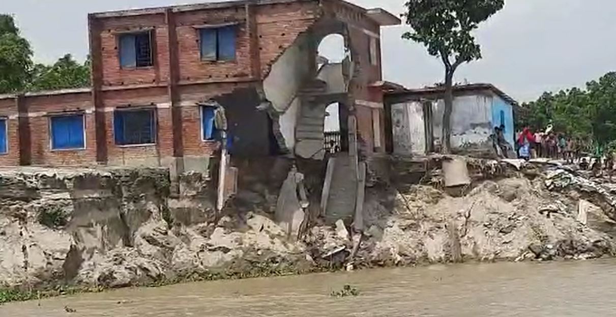 कटिहार में बाढ़ का कहर, महानंदा के उफान से बेघर हुए कई परिवार