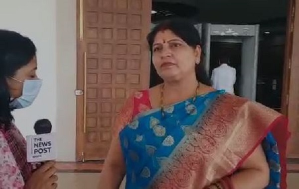 सरकार बताए कांग्रेस के “अमर अकबर एंथोनी” कहां हैं : नीरा यादव