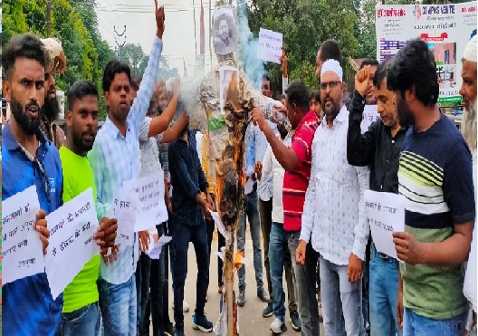 सरकार गिराने की साजिश में शामिल होने का आरोप लगाते हुए अनूप सिंह का फूंका पुतला