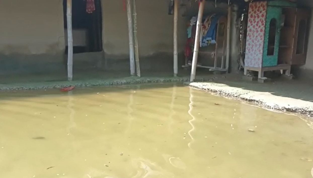 यह स्विमिंग पूल नहीं, किसी घर का आंगन है- सहरसा से आ रहीं ऐसी तस्वीरें क्यों, जानिये