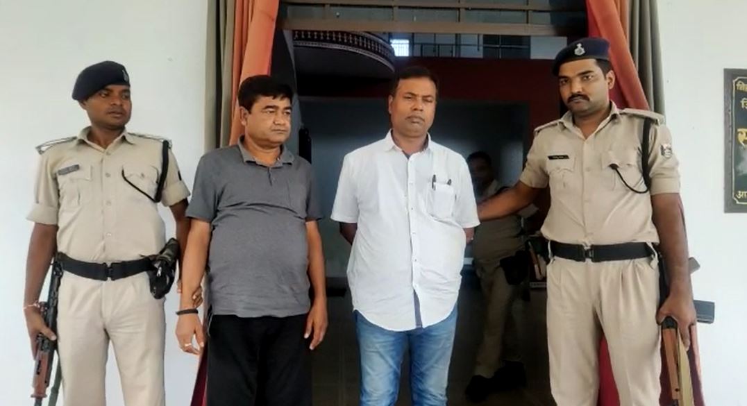 अररिया में निगरानी के हत्थे चढ़े दो घूसखोर अधिकारी, एक लाख रुपए के साथ रंगे हाथ गिरफ्तार