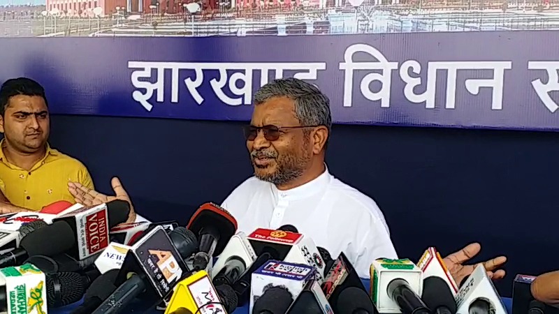 जमकर बरसे बाबूलाल, कहा- मुद्दों पर चर्चा कराने से भाग रही हेमंत सरकार