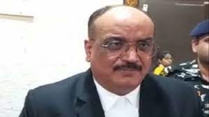 वकील राजीव कुमार के घर पश्चिम बंगाल पुलिस कर रही है छापेमारी