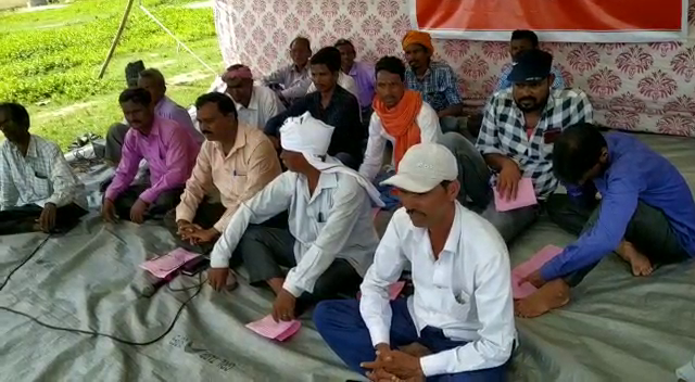 झारखंड राज्य को सुखाड़ क्षेत्र घोषित करने की मांग को लेकर किसानों का एकदिवसीय धरना-प्रदर्शन