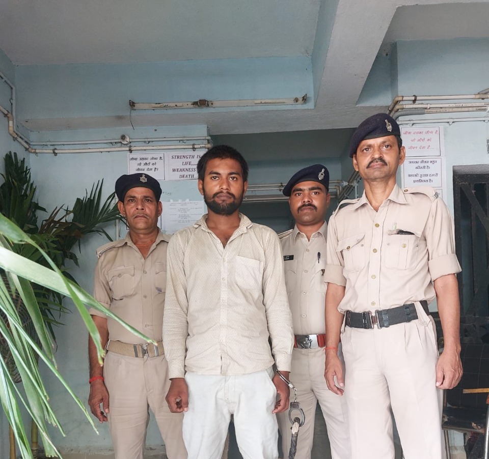 साइबर गैंग का एक्टिव मेंबर गिरफ्तार- जानिये उसके पास से क्या-क्या मिला