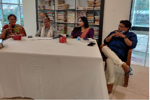 RANCHI: चाय बागान की खुश्बू से लबरेज़ रही असमिया कवयित्री-गायिका कविता की महफिल