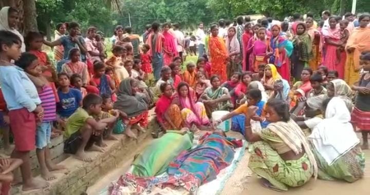 खेत में पटवन कर रहे किसान दंपति की करंट लगने से दर्दनाक मौत