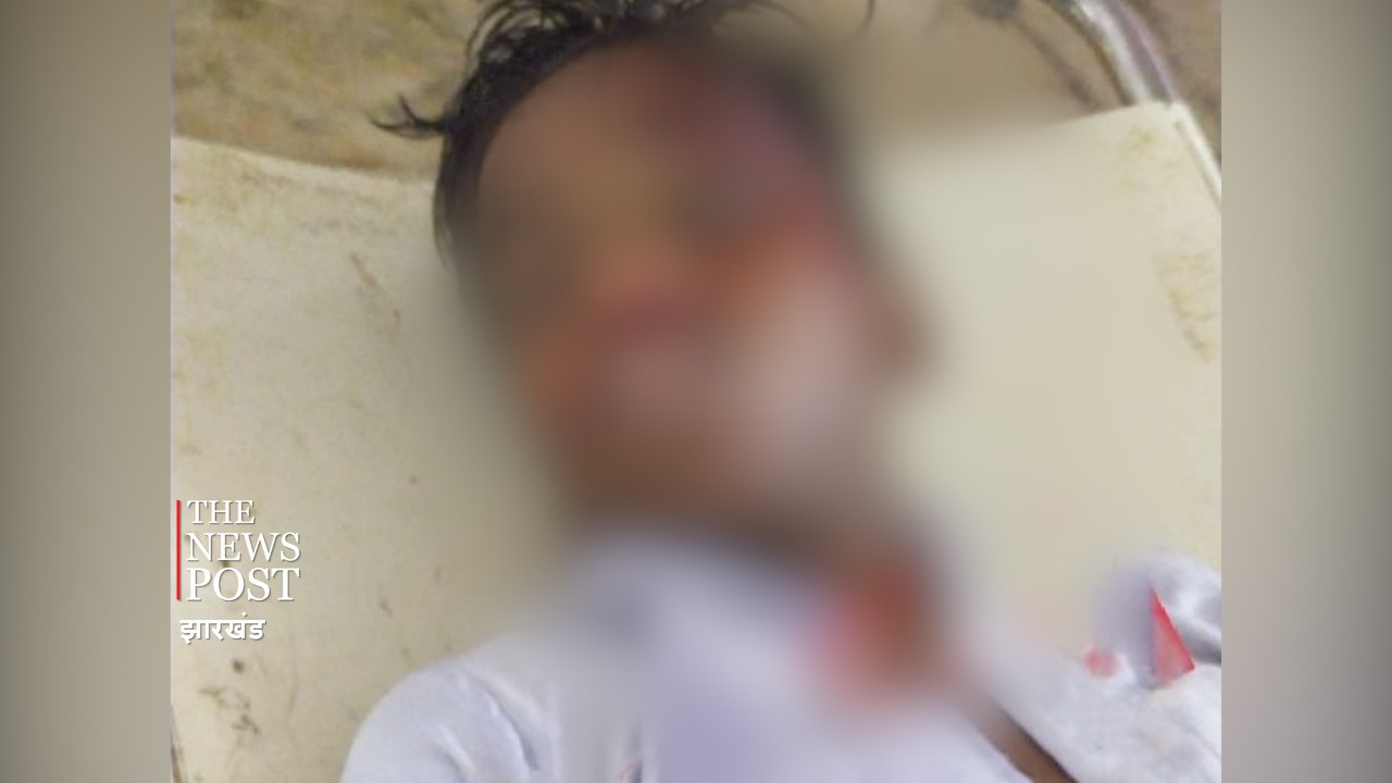 ट्रक की चपेट में आने से छात्र की मौत, आक्रोशित लोगों ने सड़क जाम किया