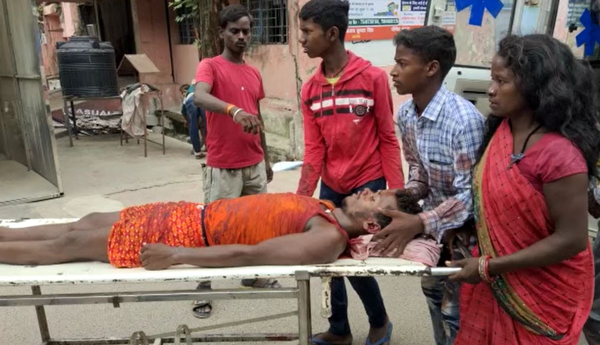 पिकअप वेन और स्कॉर्पियो में जबरदस्त टक्कर,  दो कांवरिया घायल