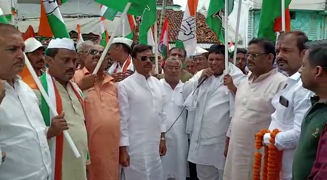 बाबानगरी में भी मंत्री के नेतृत्व में कांग्रेसियों ने निकाली गौरव यात्रा, स्वतंत्रता सेनानियों को किया याद