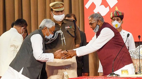 नीतीश कुमार ने 8वीं बार ली CM की शपथ, तेजस्वी बनें डिप्टी सीएम